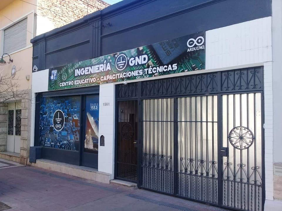 Frente del centro educativo Ingeniería GND
