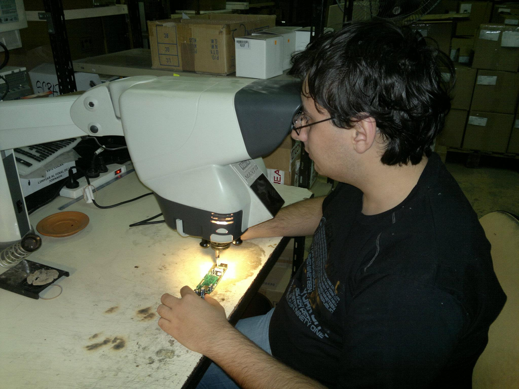 Trabajo técnico con microscopio