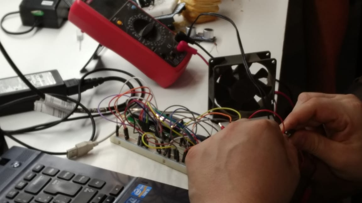 Armado y medición de circuito electrónico